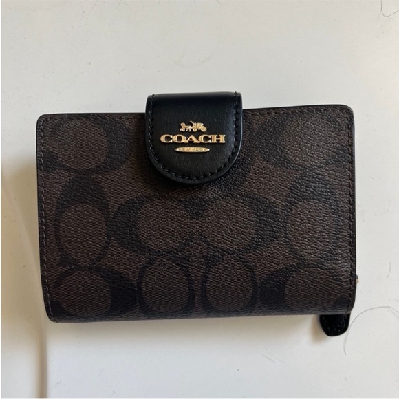 Coach Corner Zip Brown Wallet - Picture 1 of 8